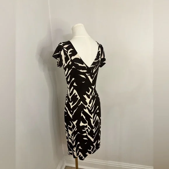Diane Von Furstenberg Vintage Brown & Ivory Silk Abstract Dress Size 8. - Picture 6 of 10